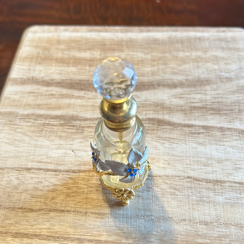 💕HOST PICK 💕Perfume Bottle Vintage 3 Leg White Flowers Blue Crystals Gold Tone - Picture 8 of 16